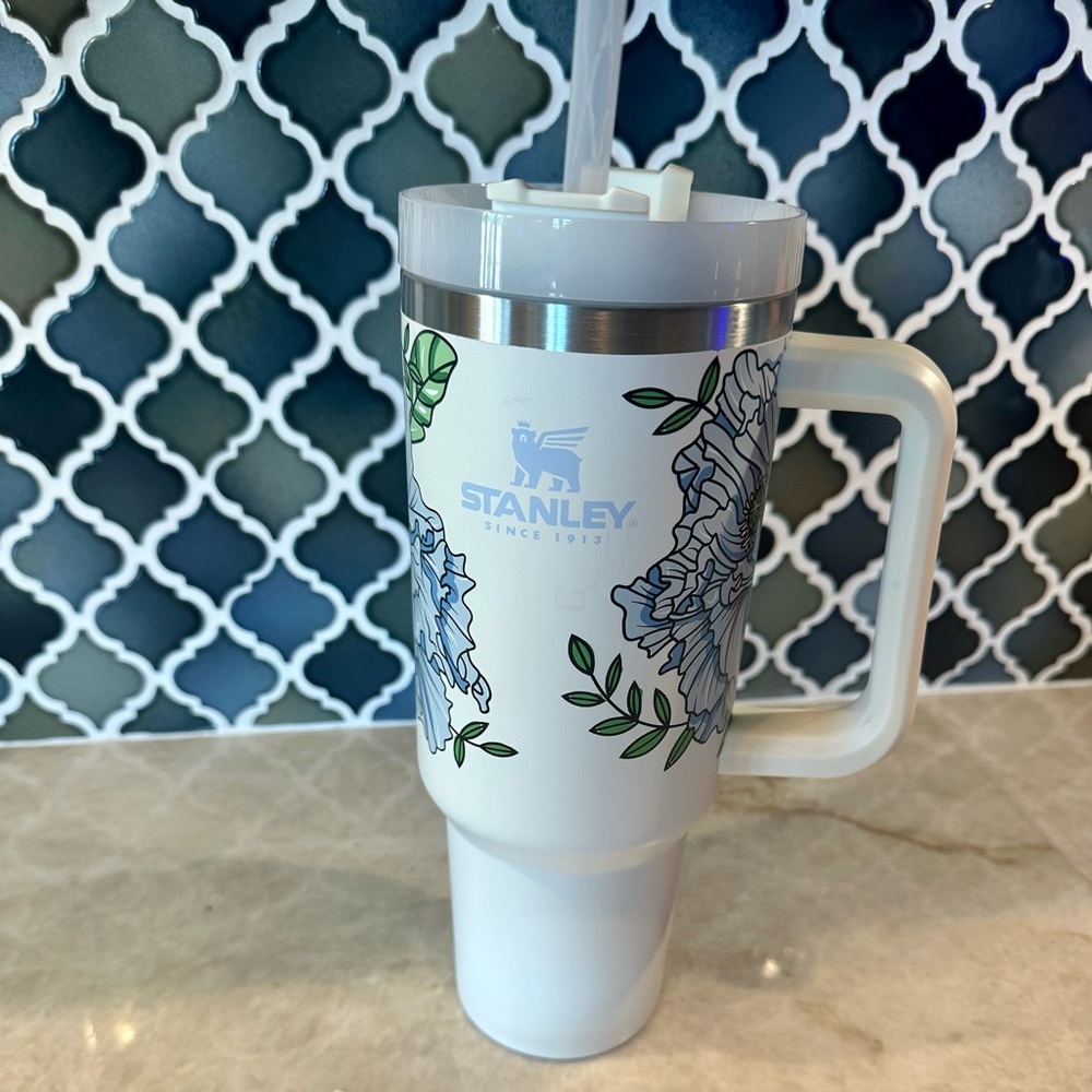 SOLD-Cream Floral Quencher -USED-